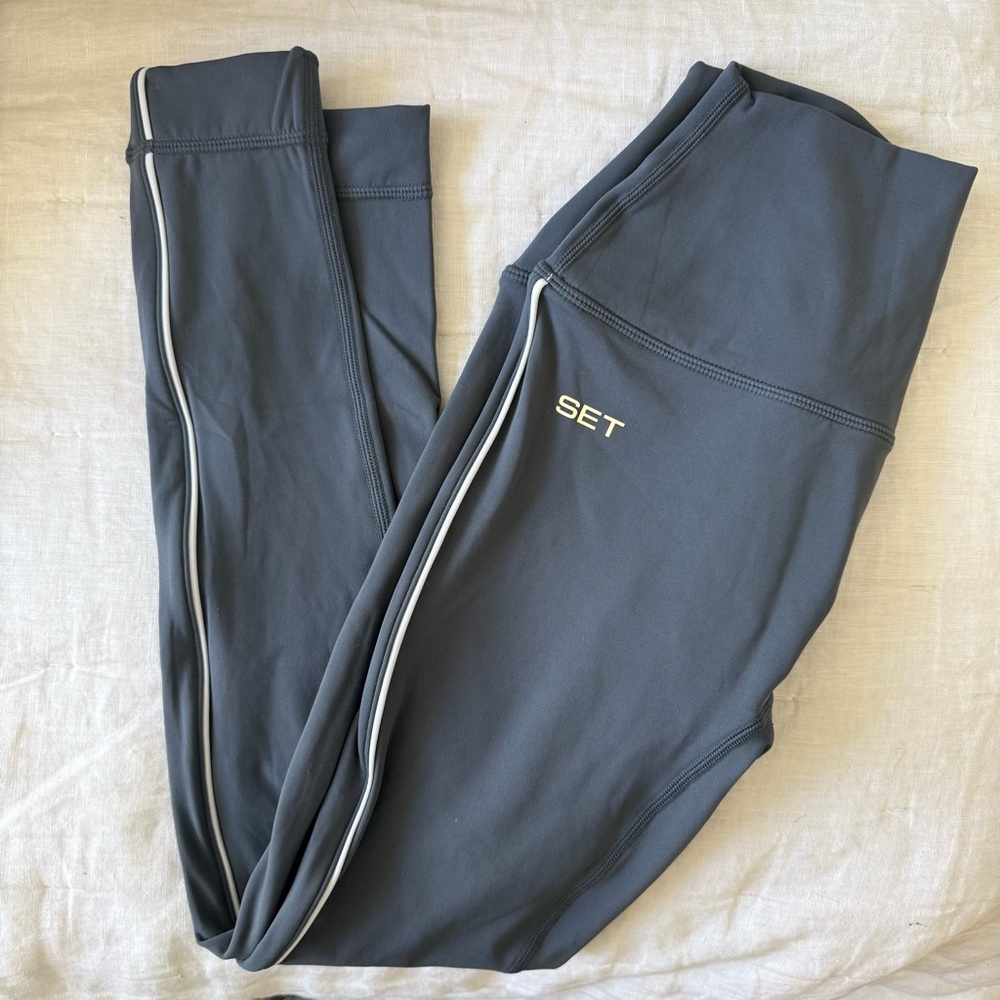 SET Active Airluxe Breathe Pipe Leggings in Himalaya